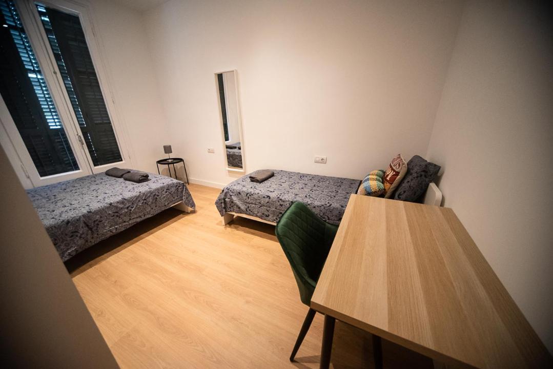 By Universitat Rooms Барселона Екстер'єр фото