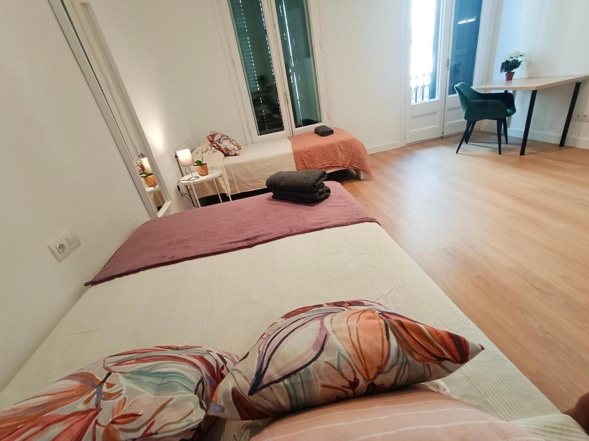 By Universitat Rooms Барселона Екстер'єр фото