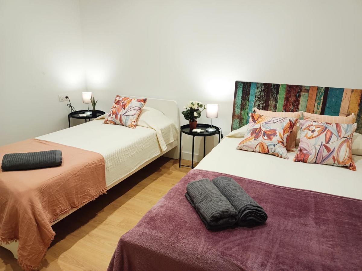 By Universitat Rooms Барселона Екстер'єр фото