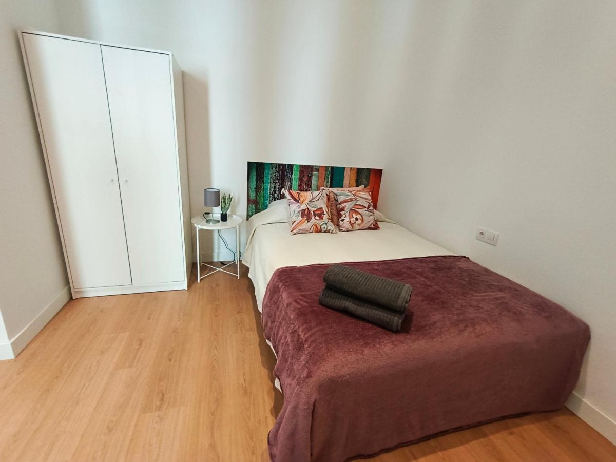 By Universitat Rooms Барселона Екстер'єр фото